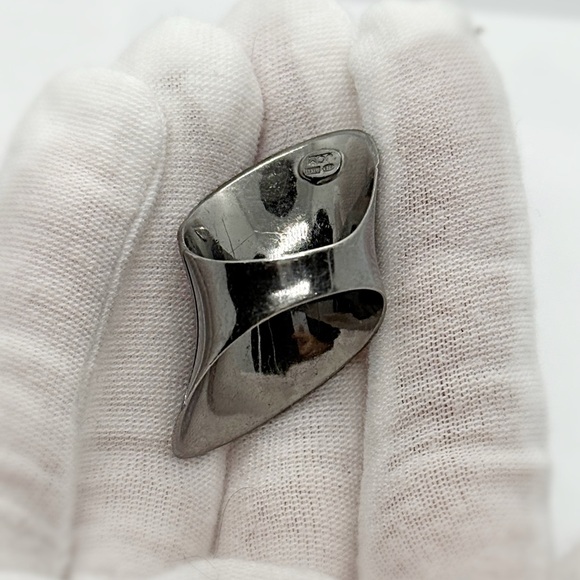 Textured Silver Statement Ring - Picture 4 of 9